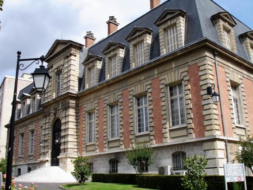 Historisches Gebäude mit dem Schriftzug Institut Pasteur